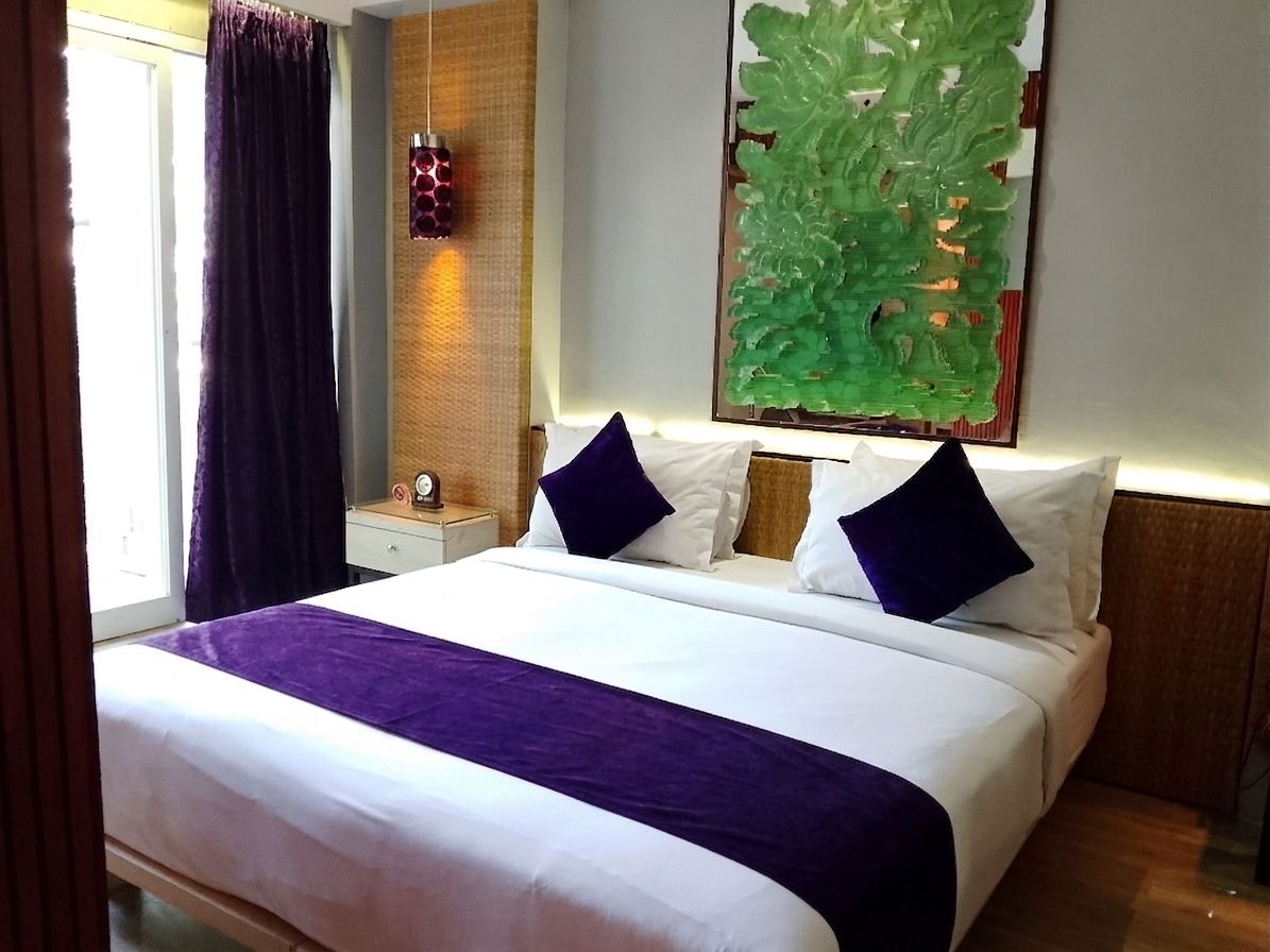 Deluxe Pool Holiwood