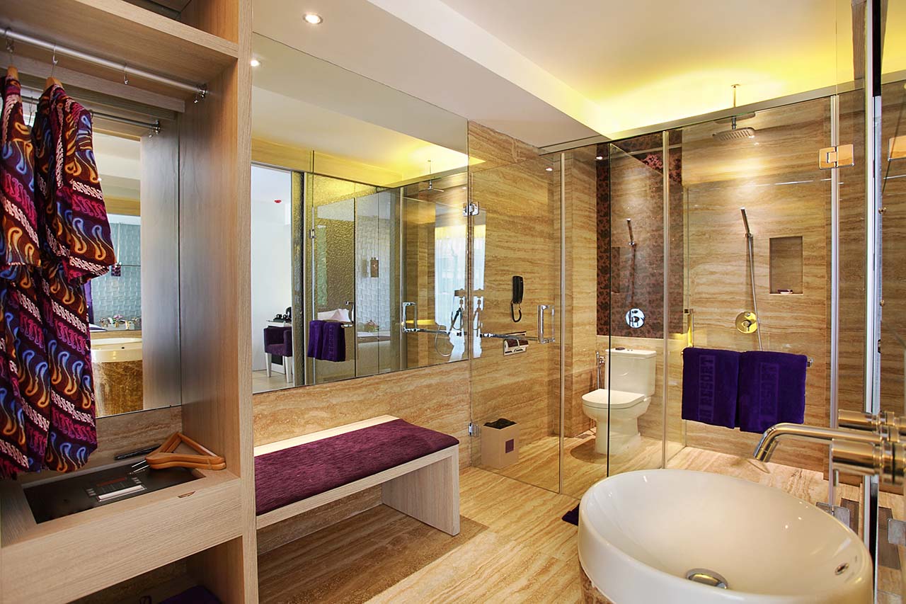 Grand Mega Resort & Spa Bali Deluxe Featured Bathroom